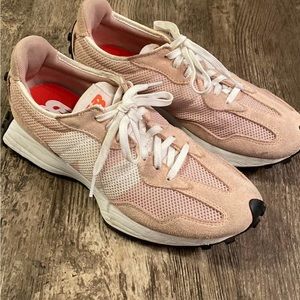 New balance 327, great condition, size 9.
